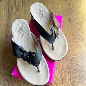 Mali Super Comfort wedge sandals with flower detail, size 10, black